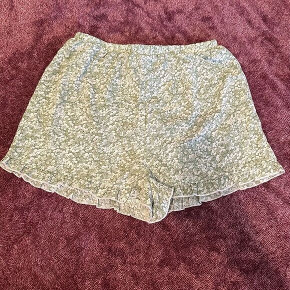 SHEIN Floral Shorts🌼 - Picture 1 of 3